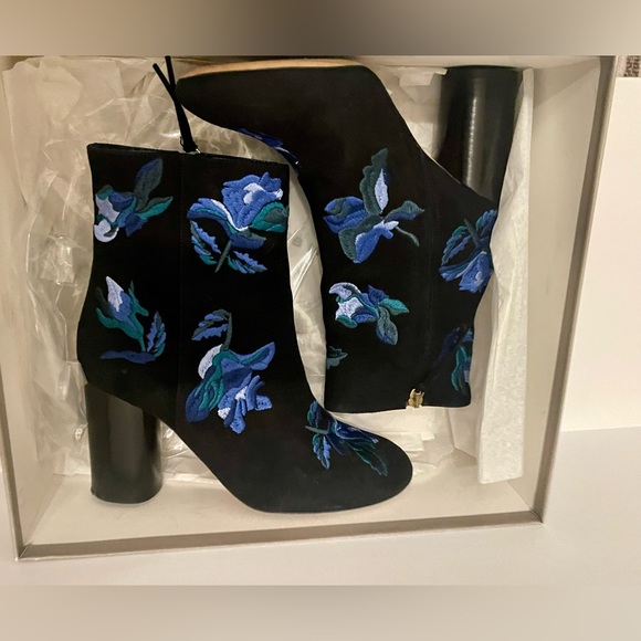 Club Monaco Anisa Bottie - Picture 2 of 6